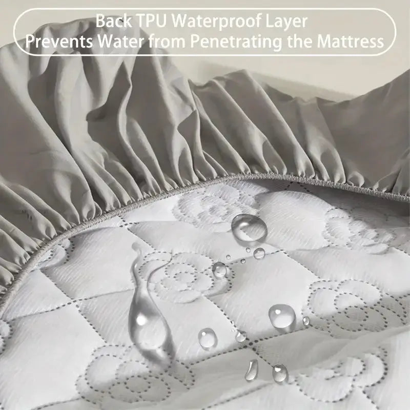 Waterproof mattress protector by Simples Market with TPU layer and deep-pocket fit.