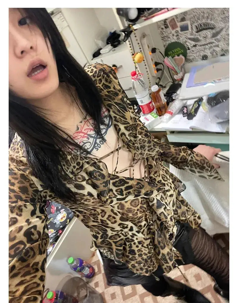 Leopard print karrram Y2K blouse with ruffles and a V-neck, Simples Market vintage Harajuku style