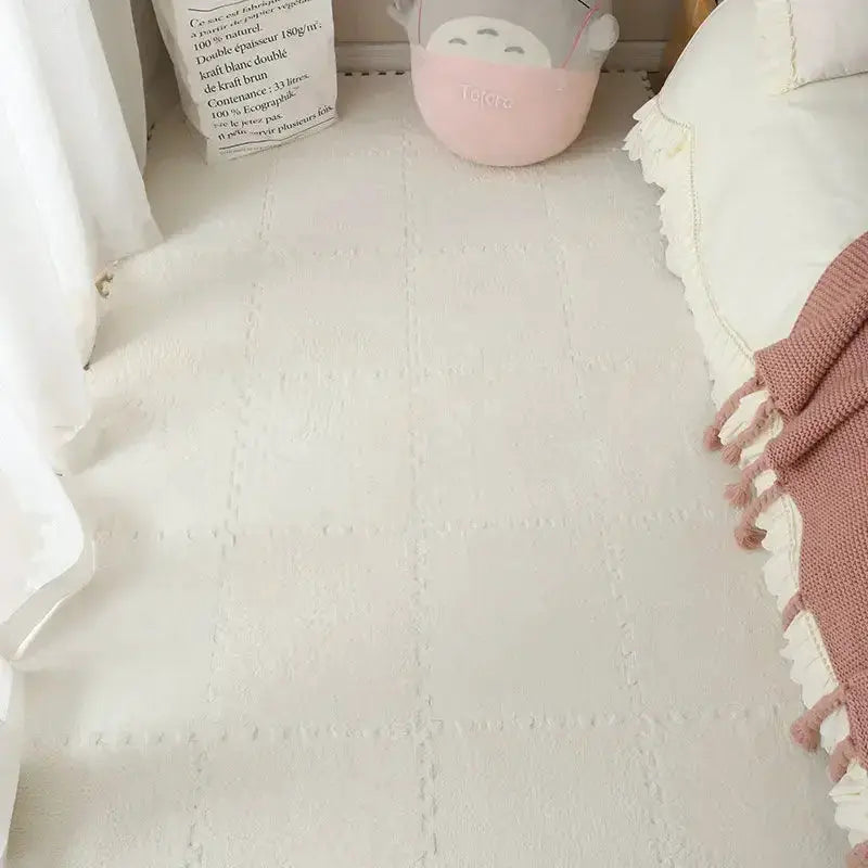 10-piece plush puzzle foam floor mats, 30x30 cm each, white interlocking play mats for kids.