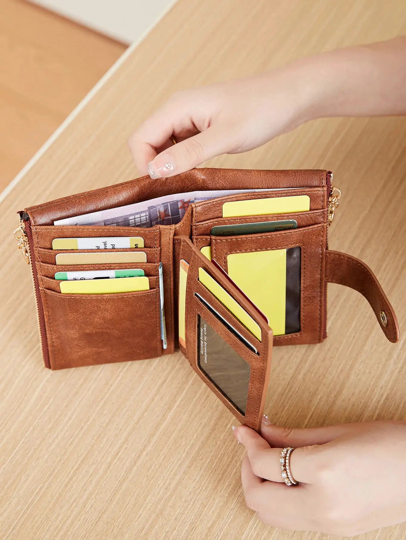 Simples Market minimalist women's wallet; brown leather, three-layer, large-capacity with double zipper and card slots.