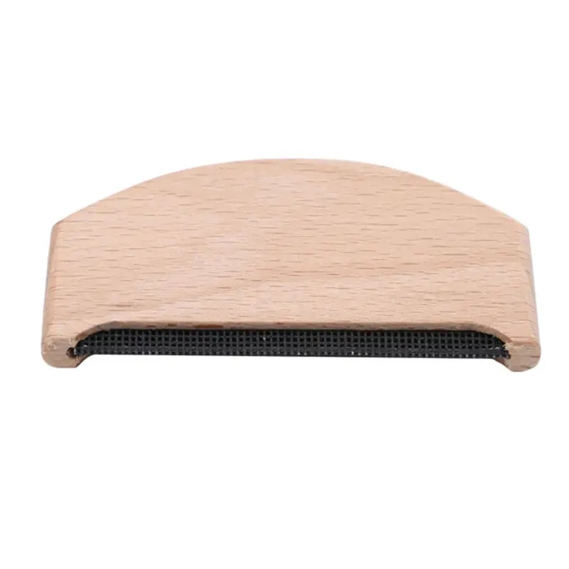 Wooden lint remover shaver for sweaters and clothes; portable manual fabric trimmer with curved wood body