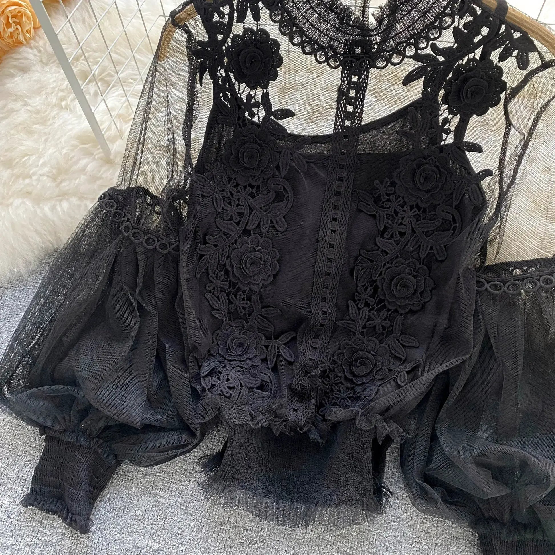 Black lace puff-sleeve blouse with floral appliqué and sheer mesh, Simples Market
