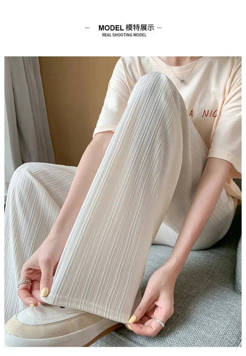 Thin Summer Wide-leg Pants in cream with vertical pleats and elastic waist by Simples Market.