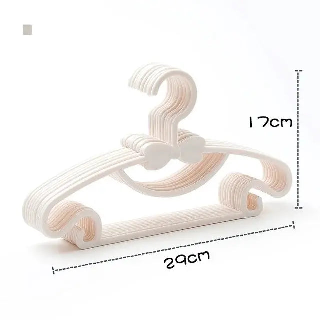 Simples Market white plastic baby clothes hangers, portable kids clothing organizer