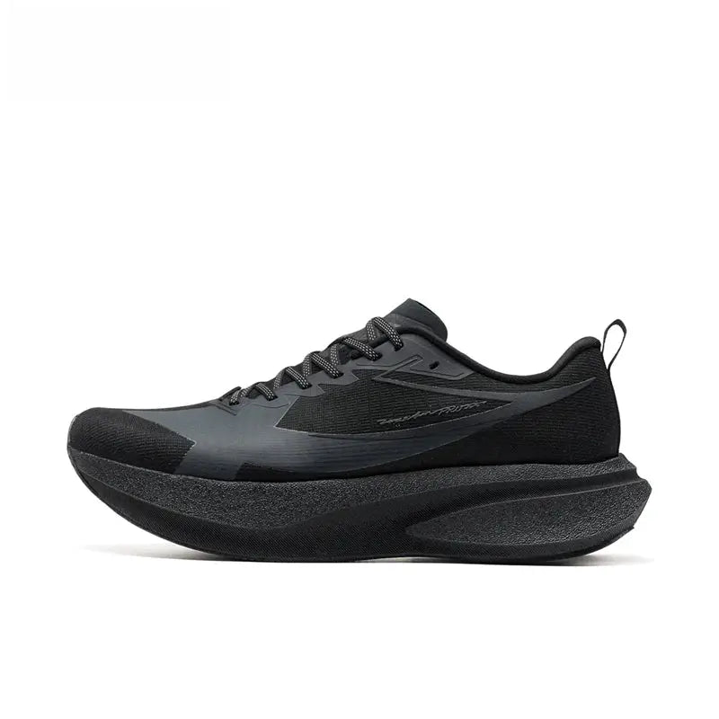 XTEP 2000km PRO men's running shoe by Simples Market in black/gray with cushioned, lightweight stability sole.