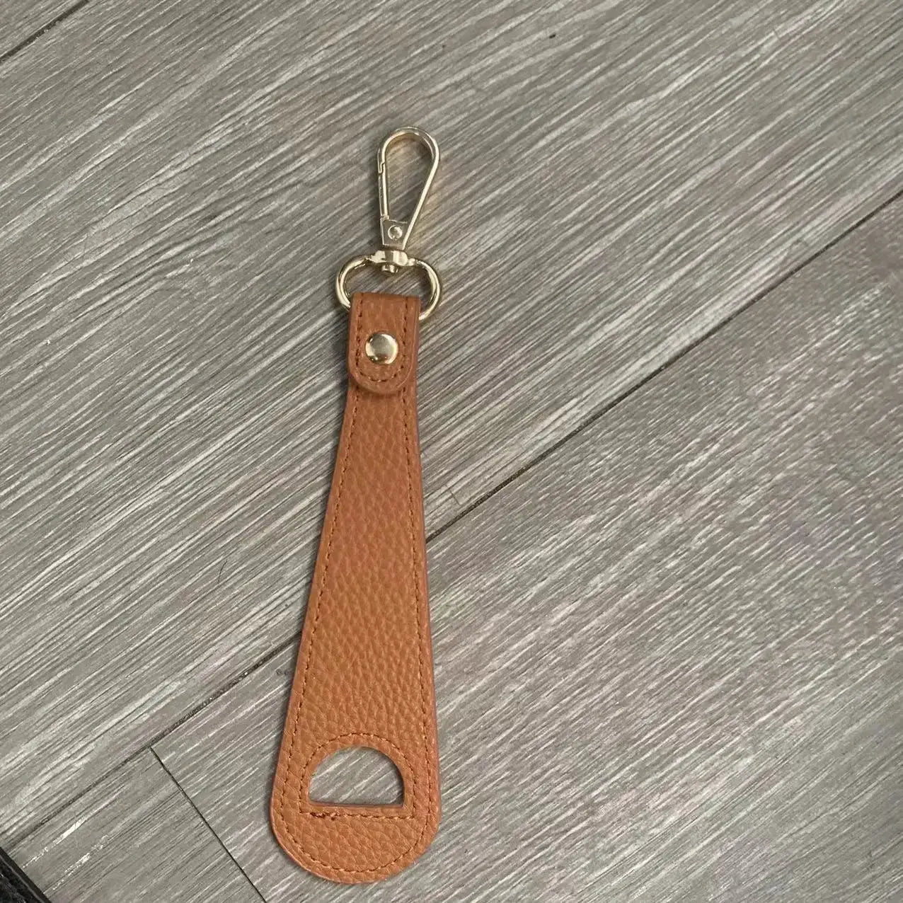 Travel Hat Clip Leather Hands Free Latch Clip For Golf Baseball Caps Towel Glove Wallet Storage