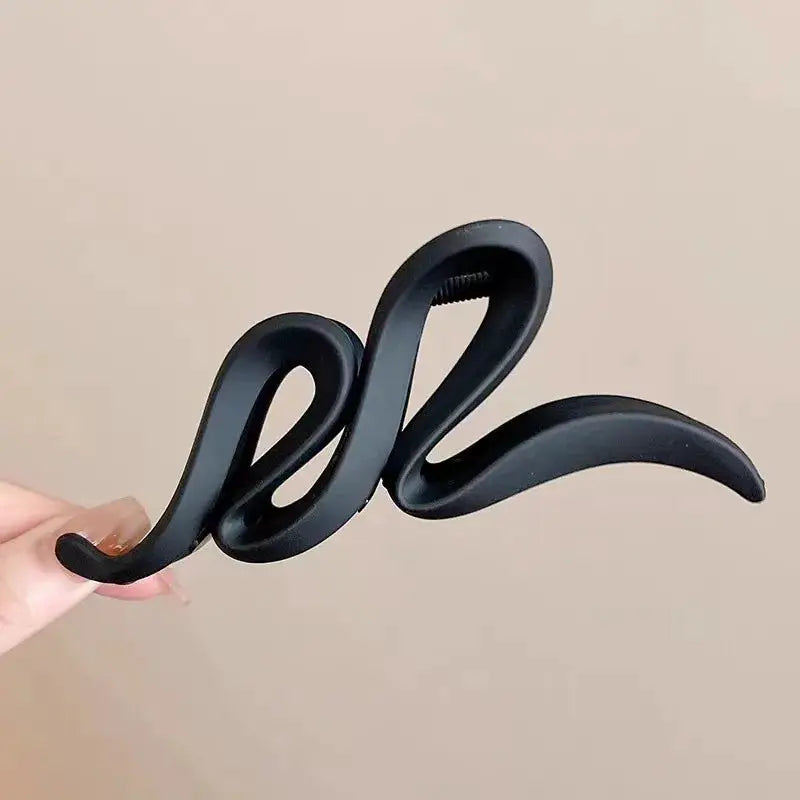 LuminaHair Matte Wave 13cm Acrylic Hair Claw Clip Durable Hold For Women And Girls In Four Colors