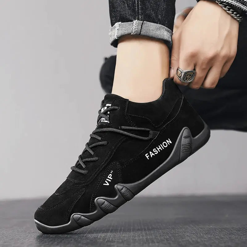 Mens Outdoor Sports Hiking Shoes Four Seasons Anti Slip Comfort Work Shoes Fashion Youth Casual Trendy Sneakers