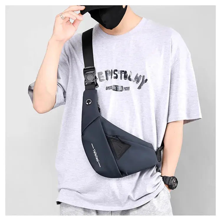 Sling chest bag by Simples Market in dark navy, compact crossbody with zip compartments.