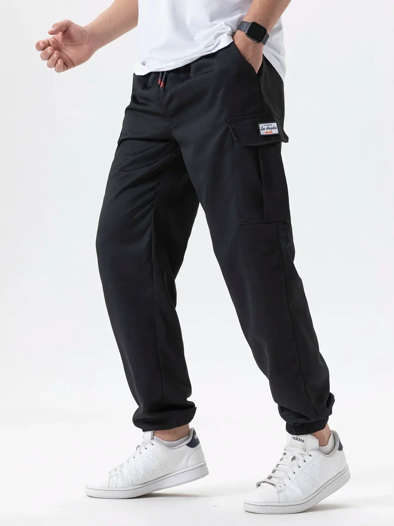 Simples Market men's black cargo joggers with drawstring waist, side cargo pocket and elastic cuffs