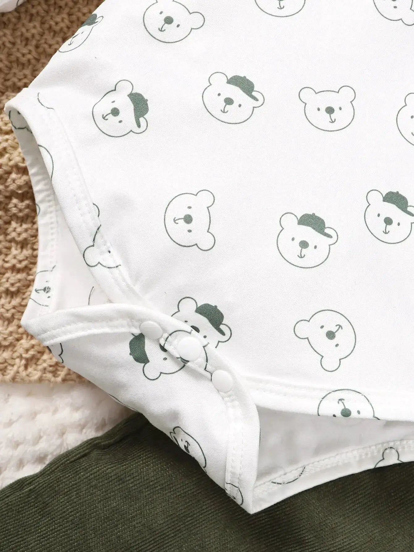3 To 24 Months Baby Boy Bear Print White Long Sleeve Top And Green Strap Pants Autumn Clothing Set