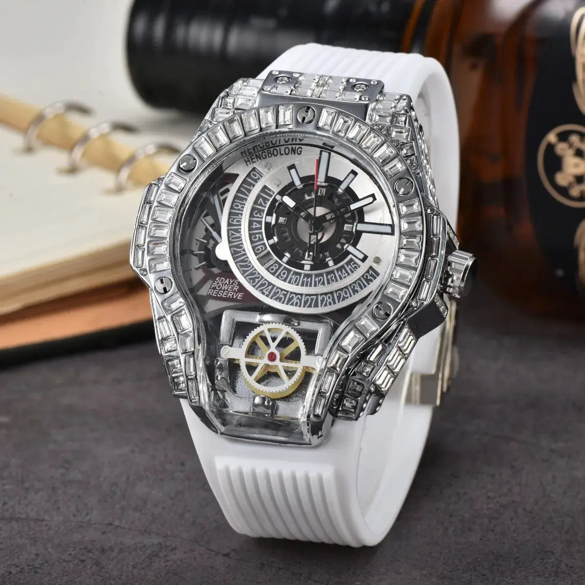 Men's luxury diamond-case wristwatch with white rubber strap, Simples Market quartz