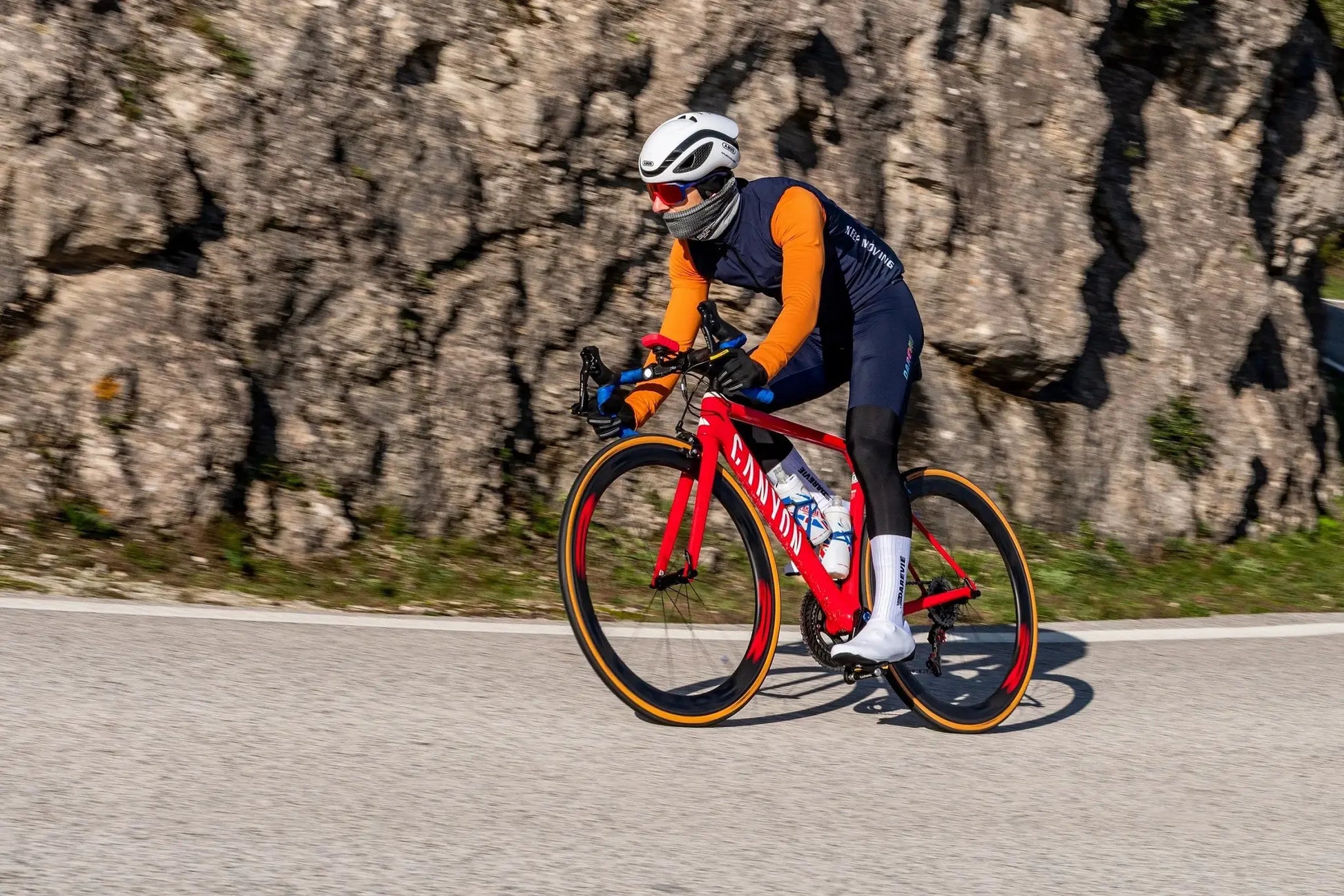 DAREVIE women's cycling jersey by Simples Market, SPF 50+, navy body with orange sleeves, breathable road MTB shirt.