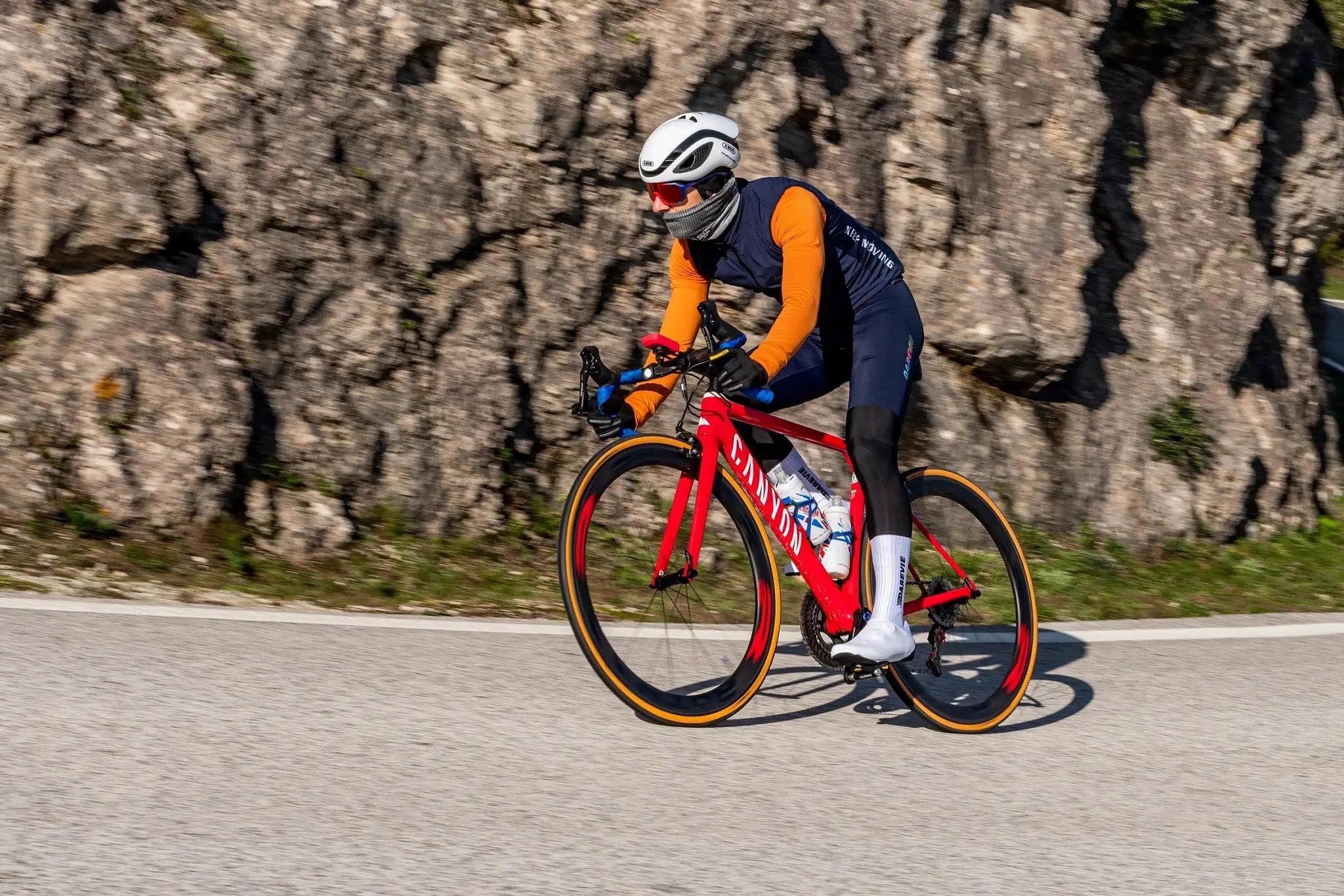 DAREVIE women's cycling jersey by Simples Market, SPF 50+, navy body with orange sleeves, breathable road MTB shirt.
