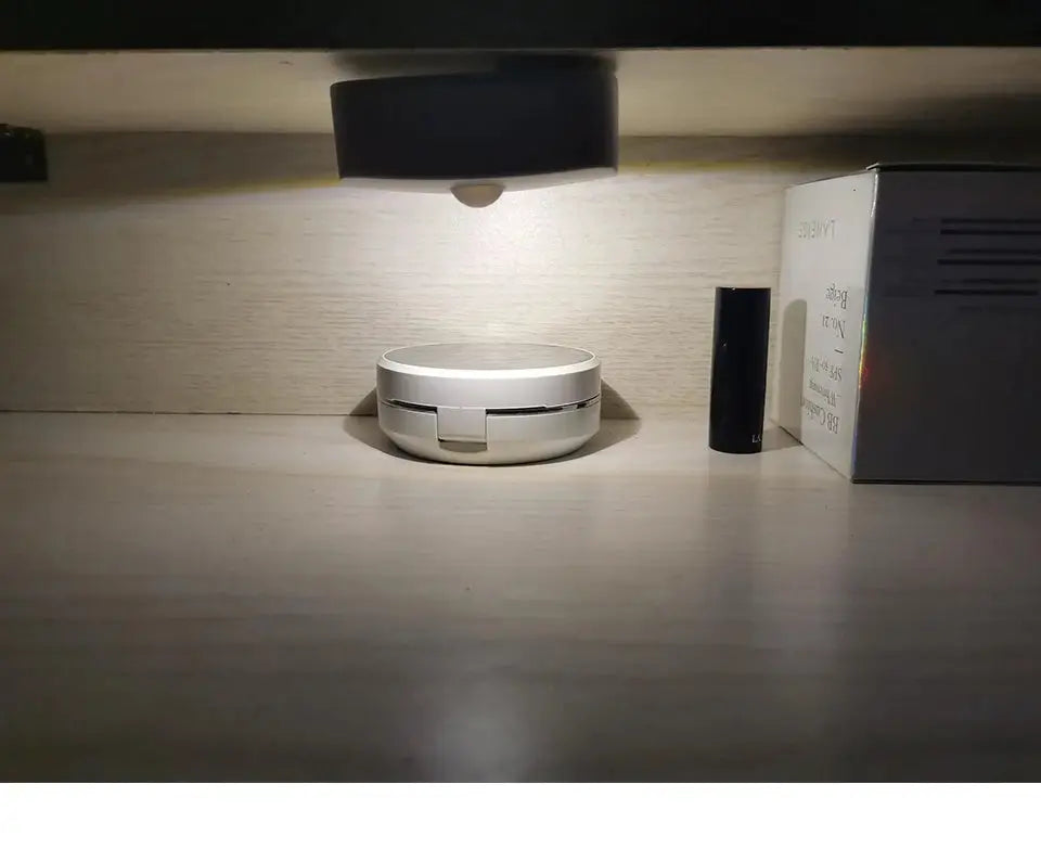 LED Night Light with Motion Sensor, white round cabinet lamp, battery-powered; Simples Market