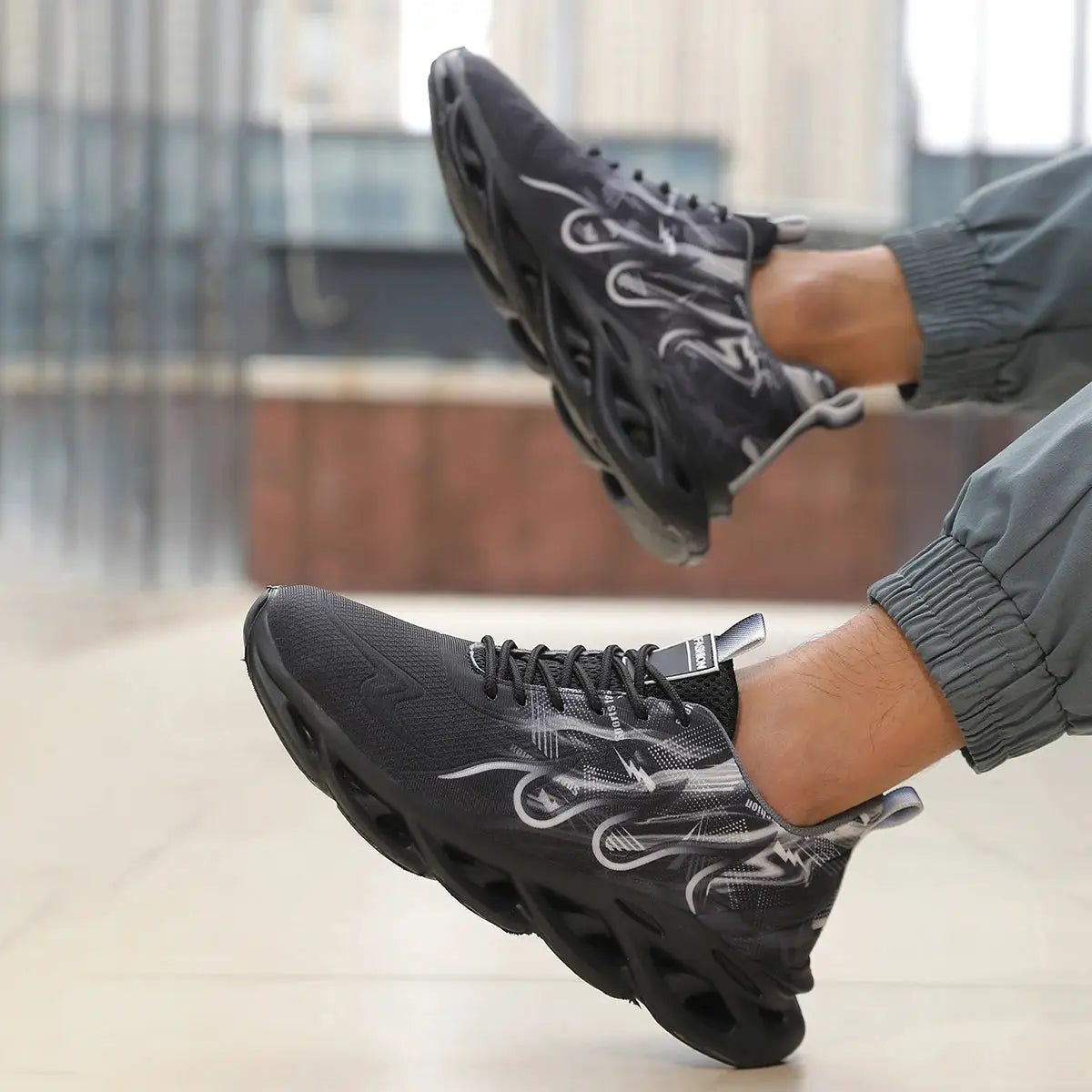 Simples Market 2025 unisex running shoes, black mesh upper, breathable lace-up sneakers pair