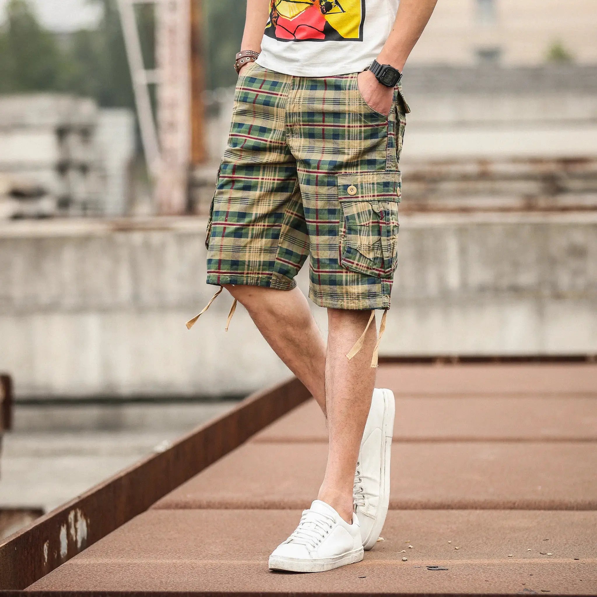 Men's plaid cargo shorts in green and beige cotton, loose straight fit, Simples Market