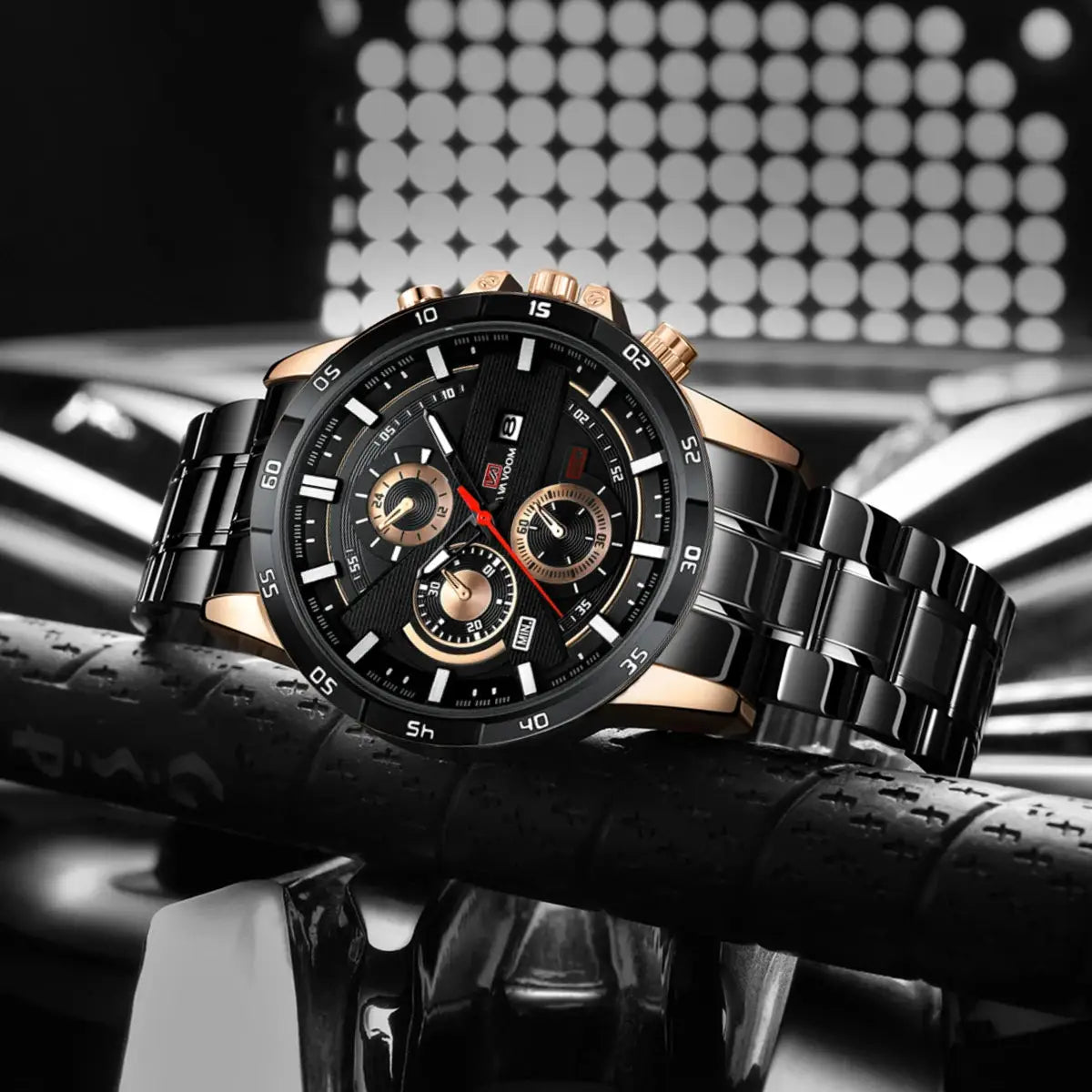 Men's 46mm Sports Style Leather Racing Band Quartz Calendar Watch For Precise Timekeeping