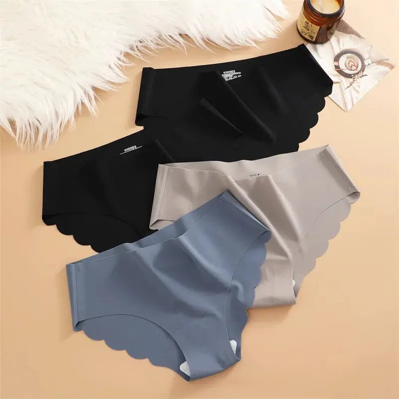 Simples Market Ice Silk seamless panties 4-piece set in black (2), beige, blue-gray with scalloped sides