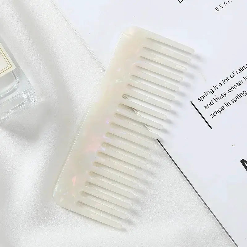 Wide-teeth acetate hair comb by Simples Market, anti-static with iridescent finish