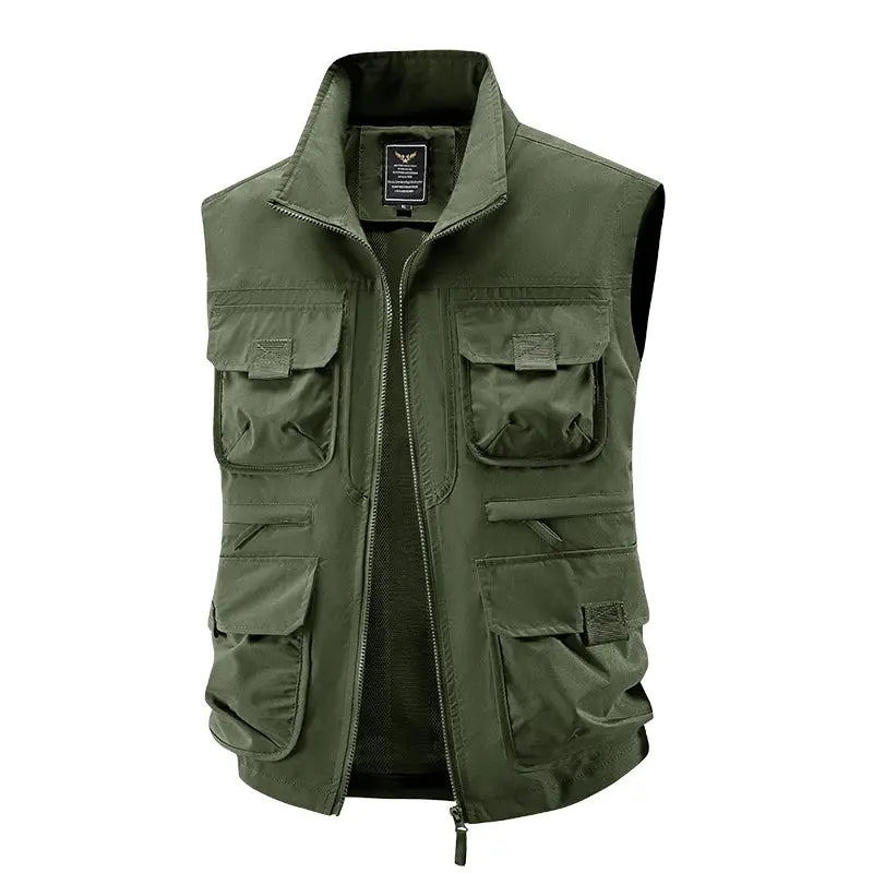 Men's green outdoor multi-pocket vest by Simples Market with zip front and cargo pockets.