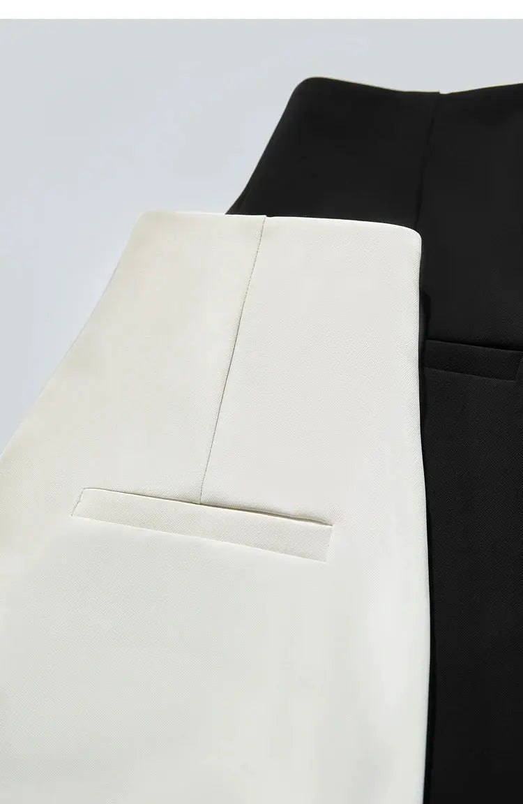 AMII Minimalism blazer jacket set in white and black by Simples Market, two-piece office-ready look