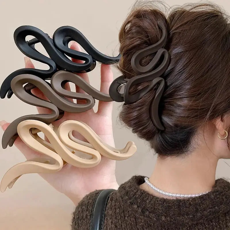 LuminaHair Matte Wave 13cm Acrylic Hair Claw Clip Durable Hold For Women And Girls In Four Colors