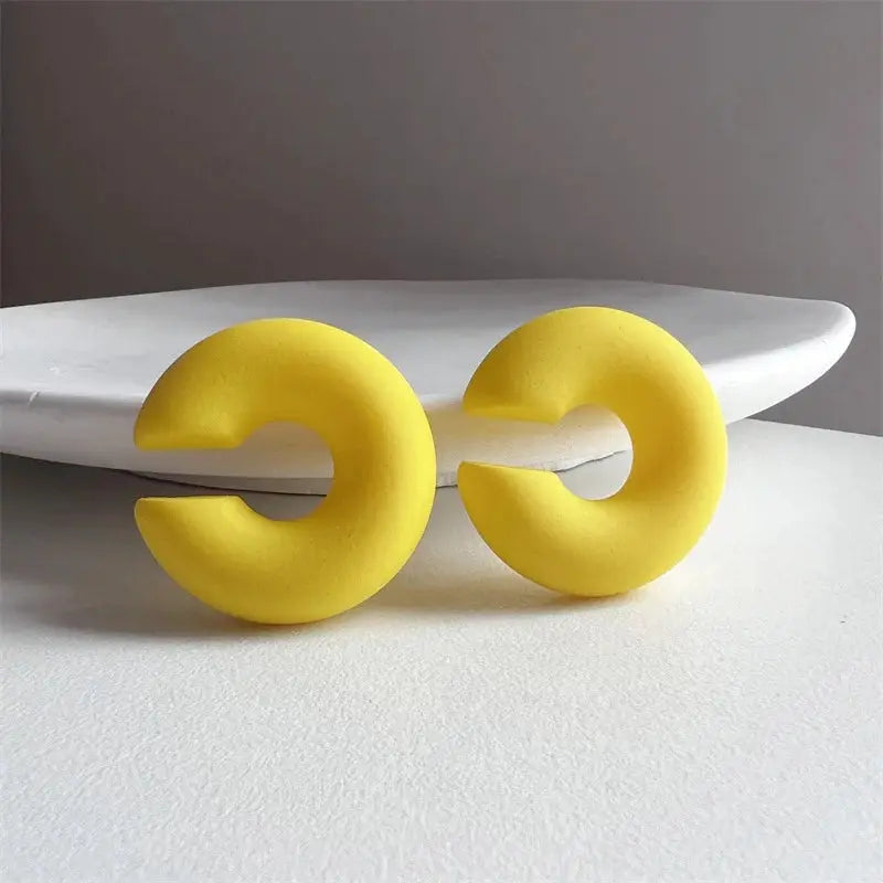 ClipCharm Simple Round Circle Clip Earrings For Women No Piercing C Shape Acrylic Lightweight Colorful Ear Cuffs