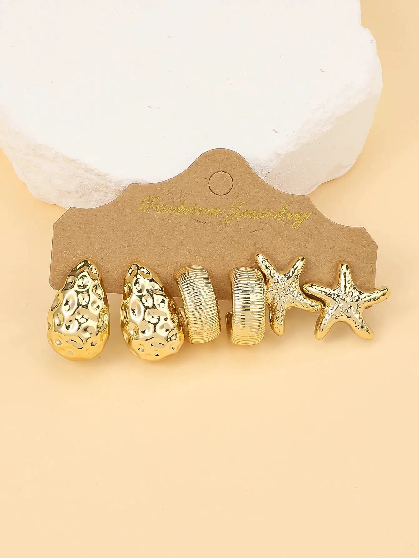 Simples Market gold-tone 6-piece earrings set: 2 seashells, 2 C-shaped ribbed hoops, 2 starfish charms