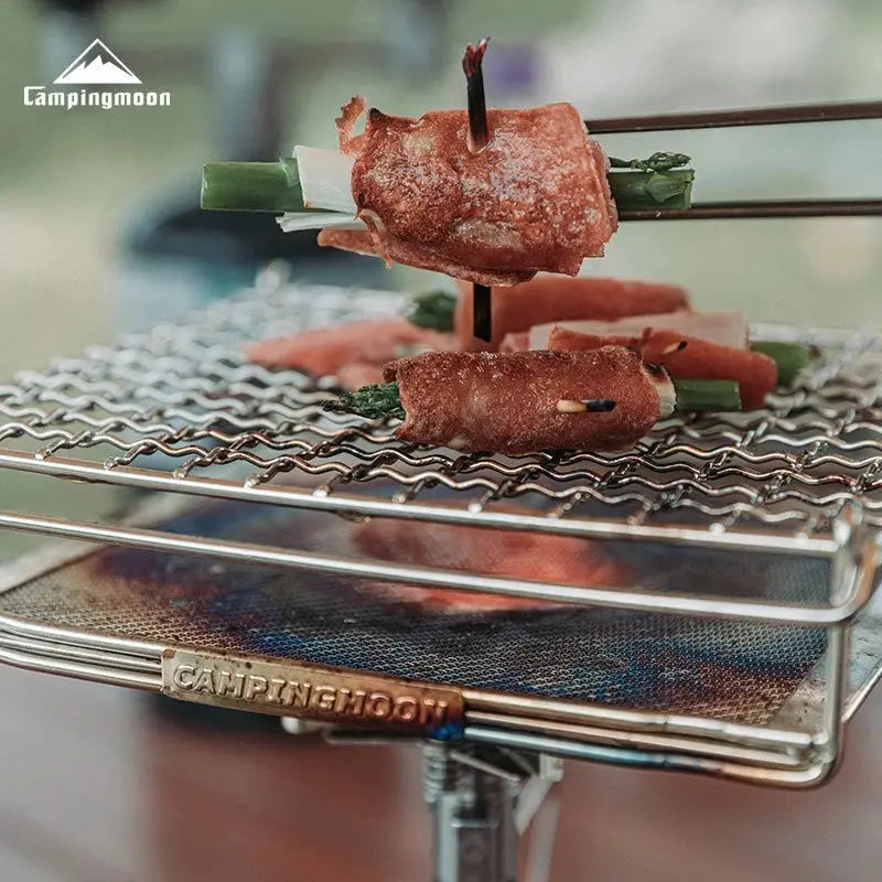 CampingMoon 304 stainless steel folding grill net for gas stoves with bacon-wrapped skewers