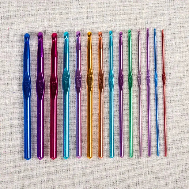 Crochet hook set: 13 colorful aluminum hooks with metal handles