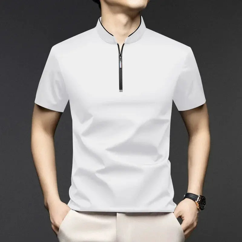 Men's zip polo shirt by Simples Market, white, stand-up collar, short sleeves.