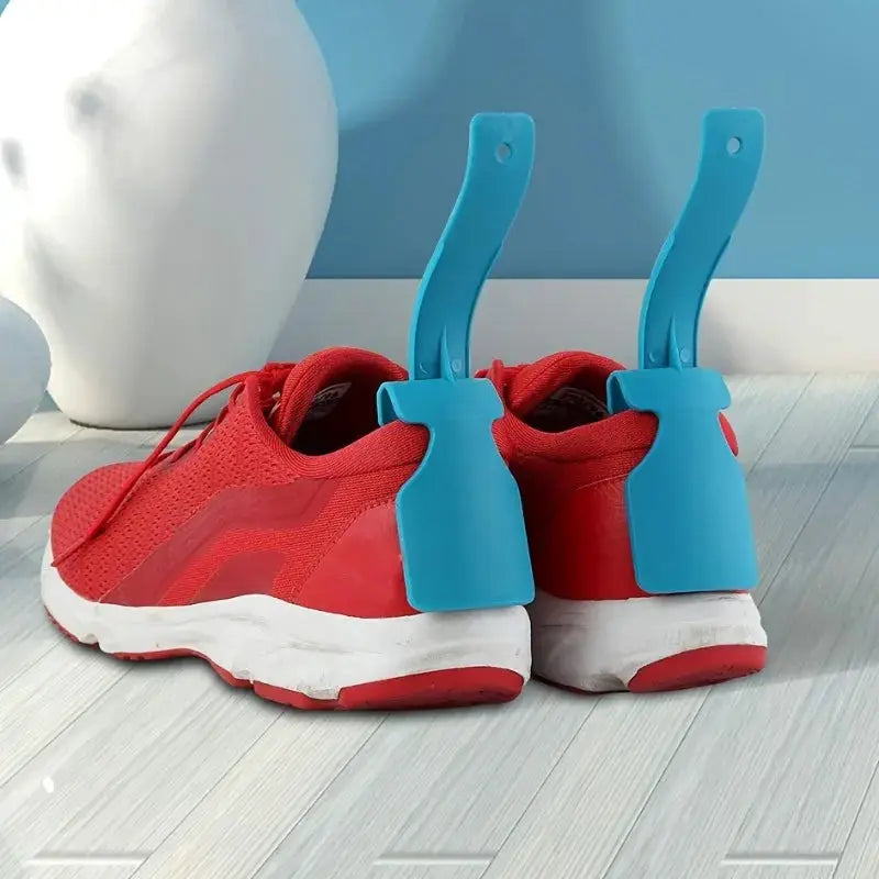 2-pack blue plastic shoe horns with heel pull tabs, shown with red sneakers, Simples Market