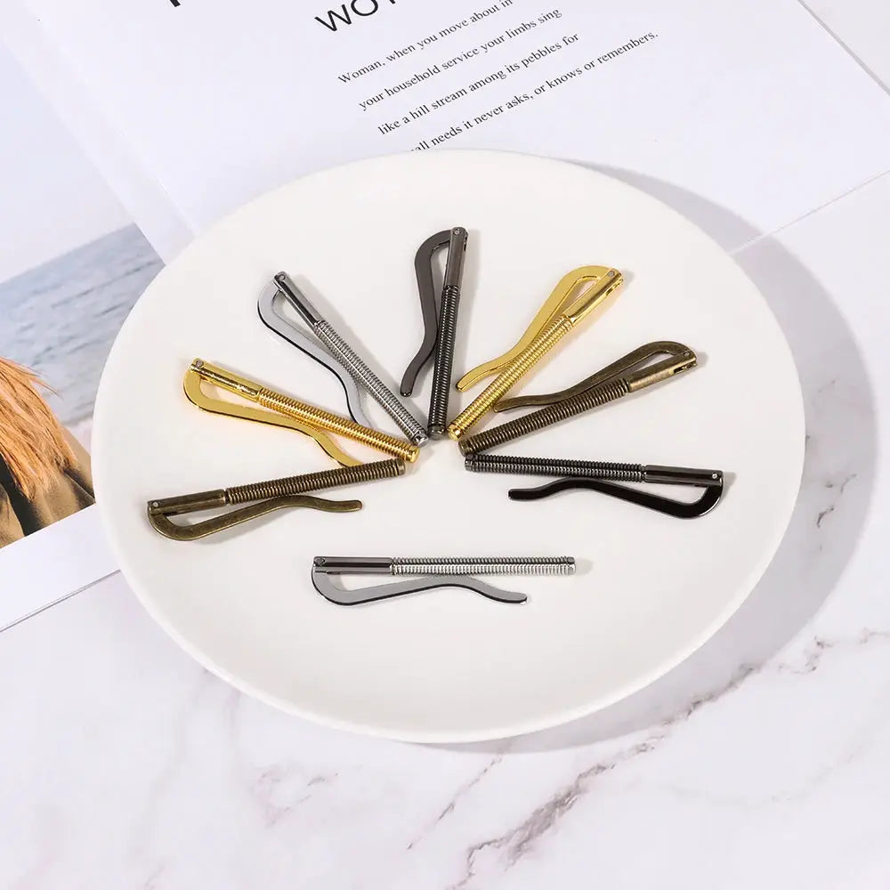 Simples Market metal money clip set on white plate; approx. 10 spring clamps in gold, silver, bronze and black