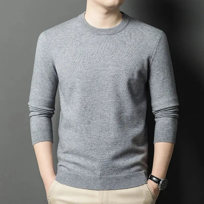 Men's grey knitted crew-neck sweater with long sleeves by Simples Market.