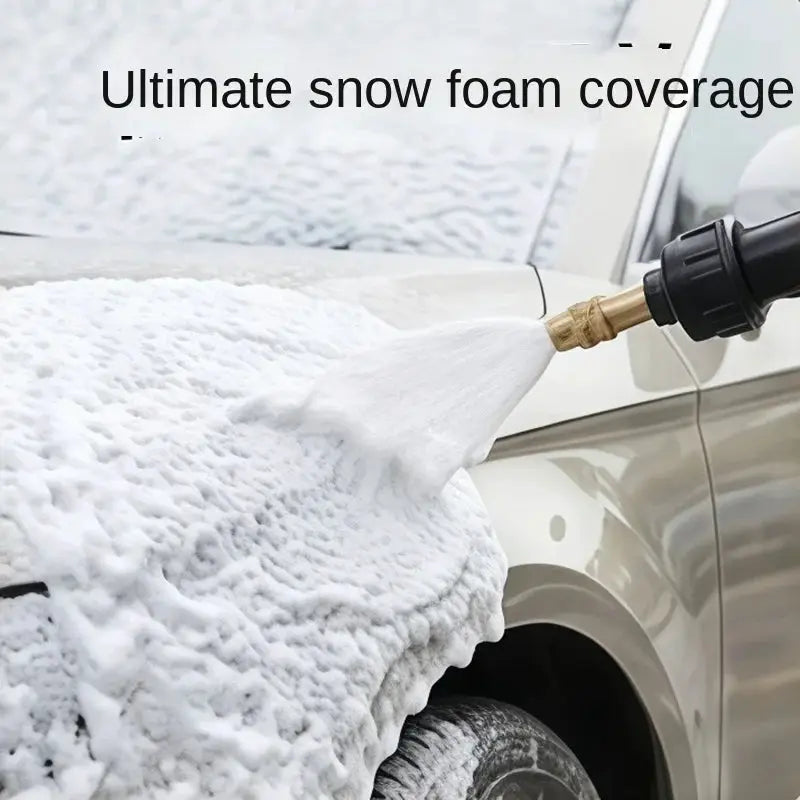 Simples Market 1.5L car wash spray bottle, hand-held foam sprayer applying thick foam to a car