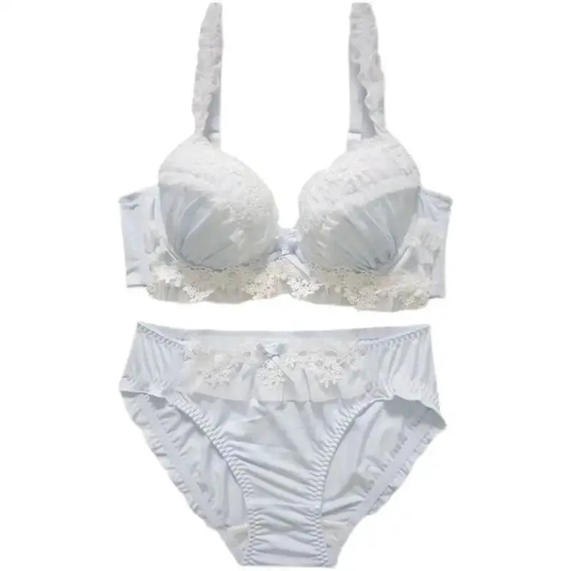 MOYISU white lace bra and matching panty set from Simples Market, floral lace trim and ruffled straps