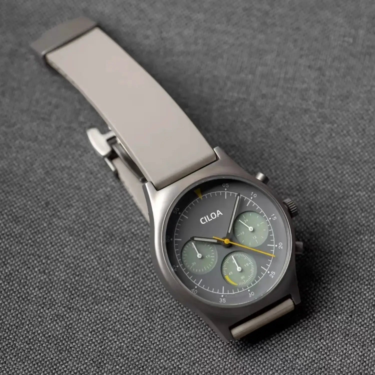 CILOA gray round men's chronograph watch with multiple subdials and metal strap