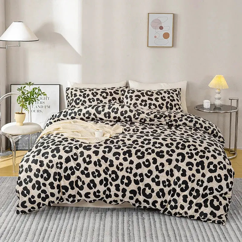 Leopard print duvet cover set by Simples Market; includes 1 duvet cover and 2 pillowcases, soft skin-friendly bedding.