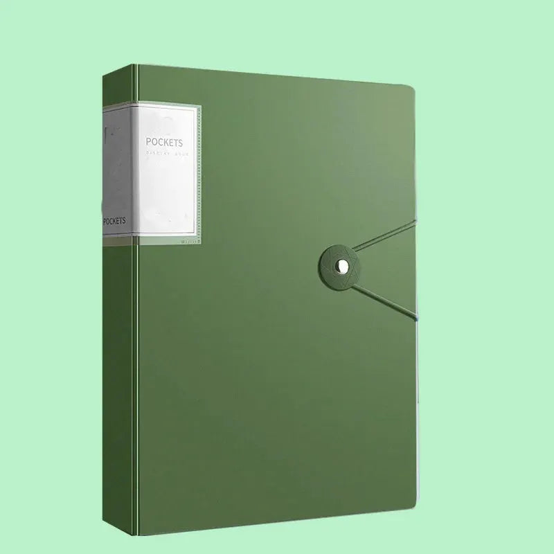 Simples Market green portfolio binder with elastic strap closure and pocket label