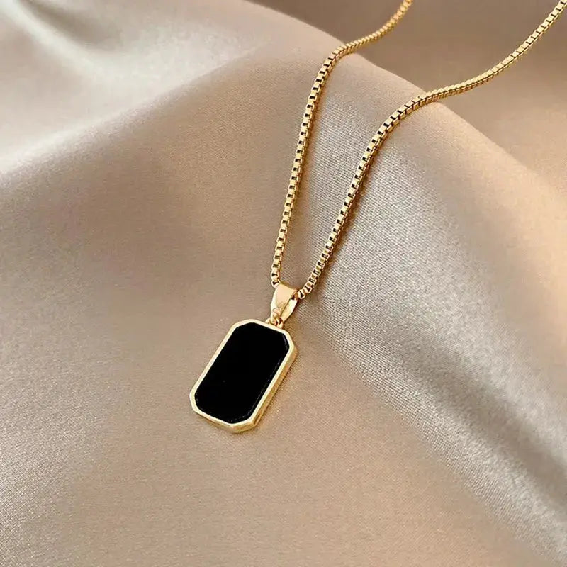 Fashion Exquisite Love Pendant Necklace For Women Zinc Alloy Clavicle Jewelry Gift For Temperament