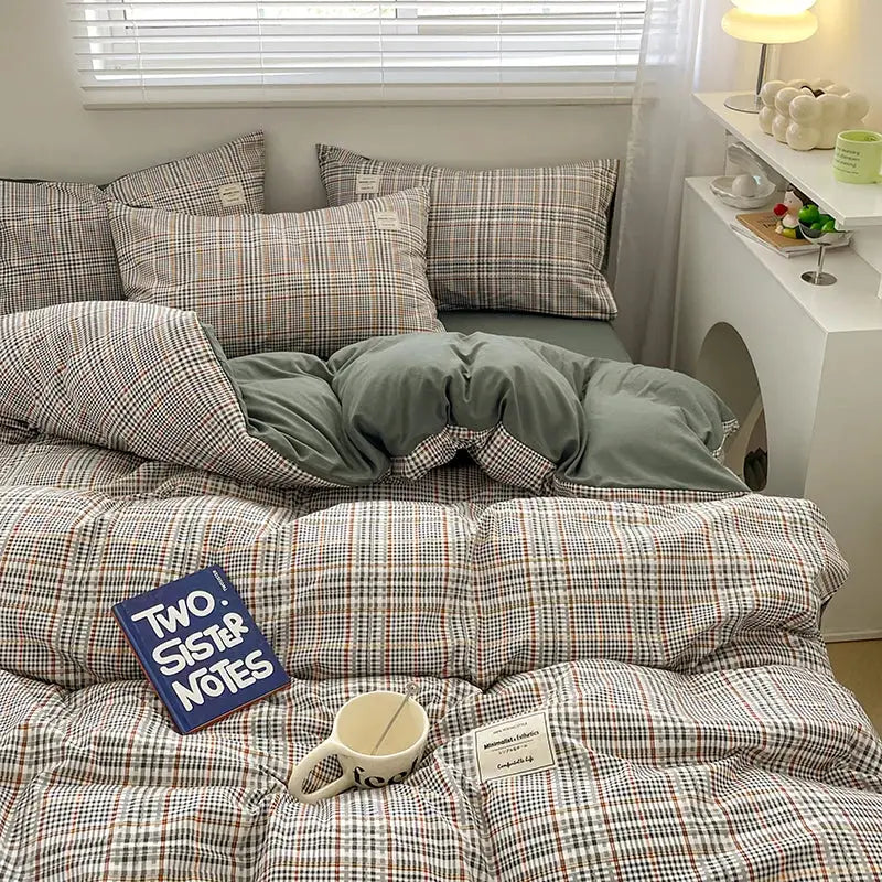Nordic plaid cotton bedding set by Simples Market with duvet cover and pillowcases on a bed