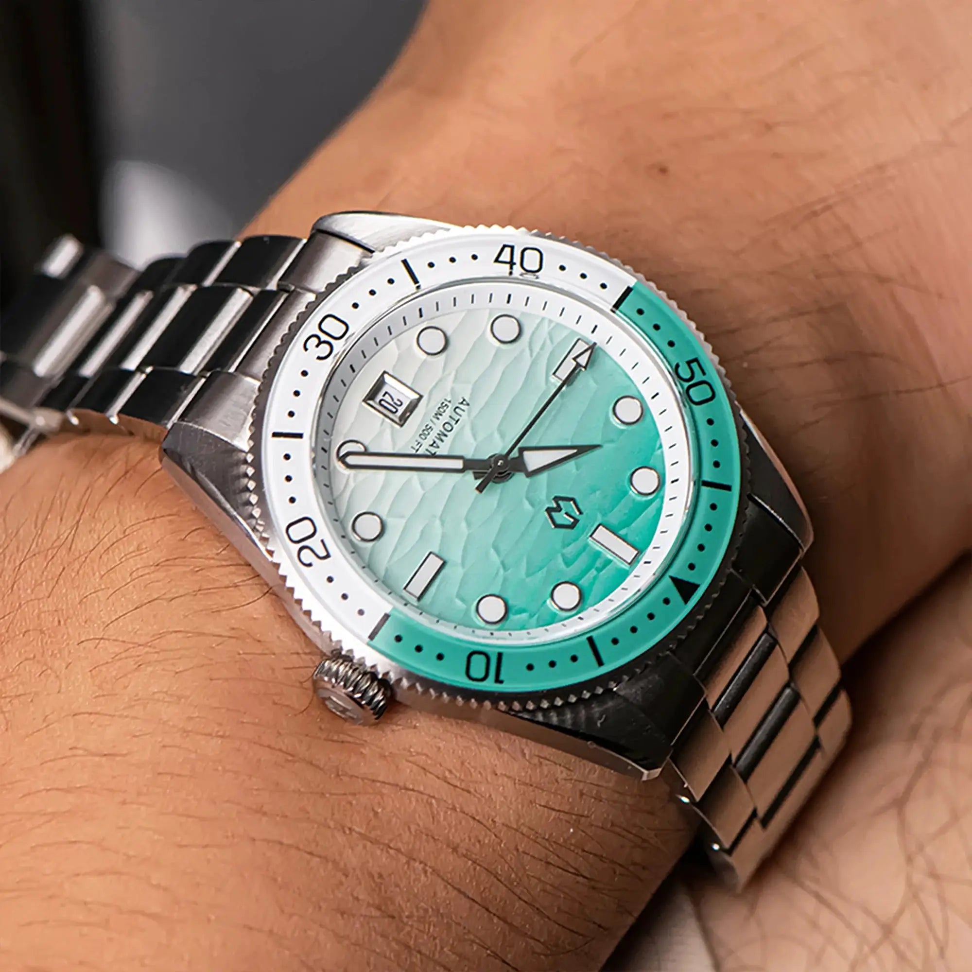 WISHDOIT men's automatic dive watch with ocean blue ripple dial and stainless steel bracelet