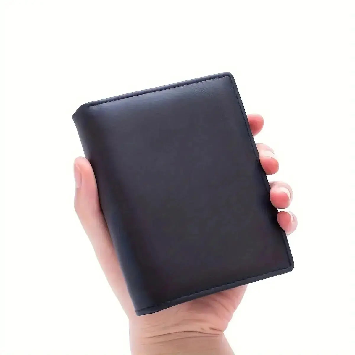 Simples Market black genuine leather minimalist wallet, compact and lightweight, held in hand