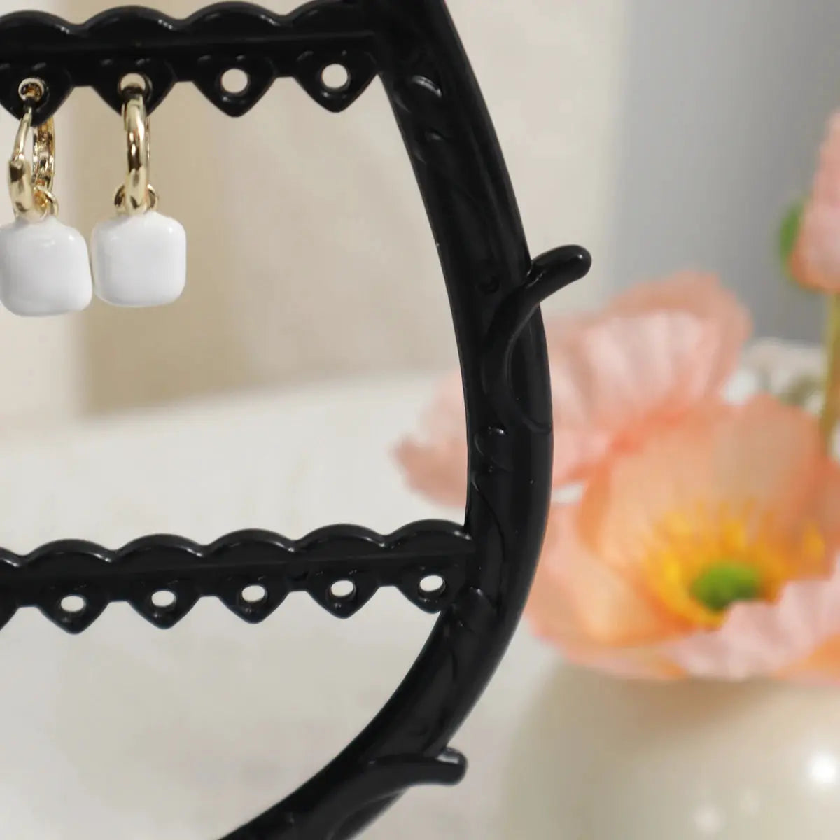 Creative Wine Cup Necklace Jewelry Display Shelf 1pc Plastic Rack for Jewelry Organization