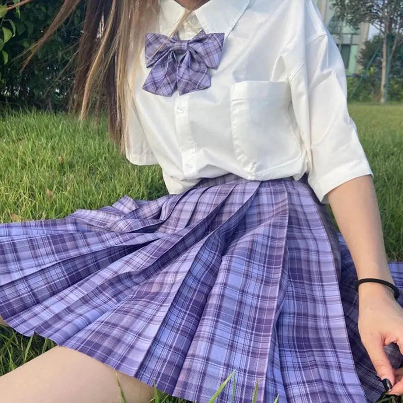 ZOKI plaid pleated skirt, purple plaid, paired with white blouse and purple bow
