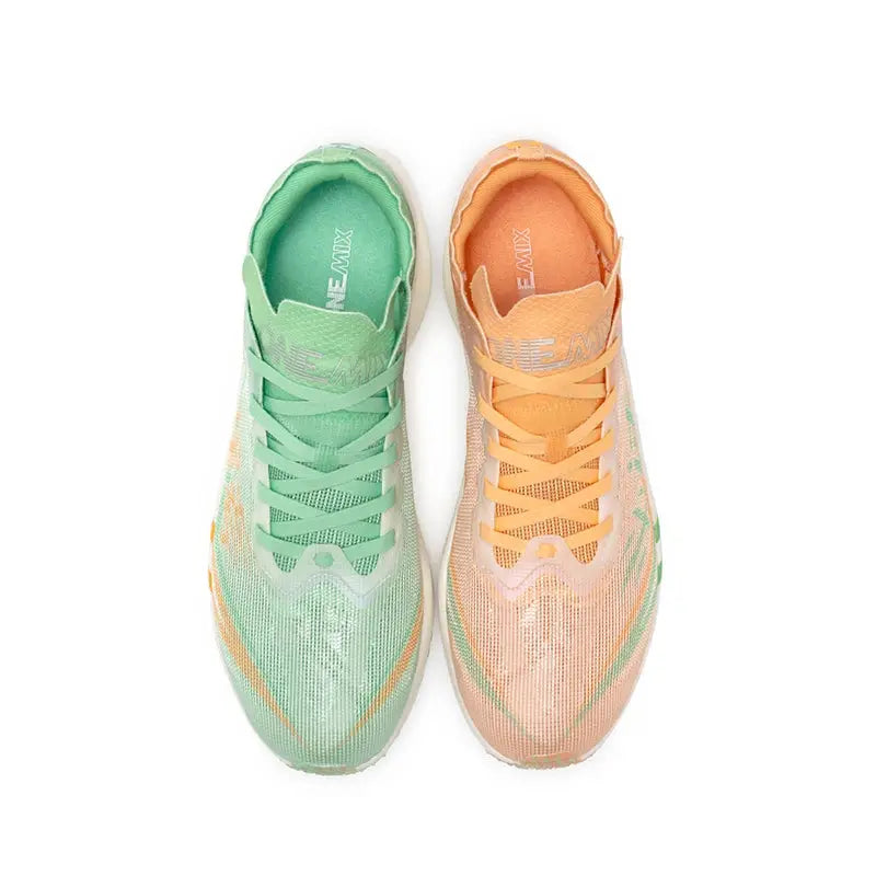 Pair of ONEMIX Marathon carbon-plate running shoes by Simples Market in mint green and peach, ultra-light rebound.