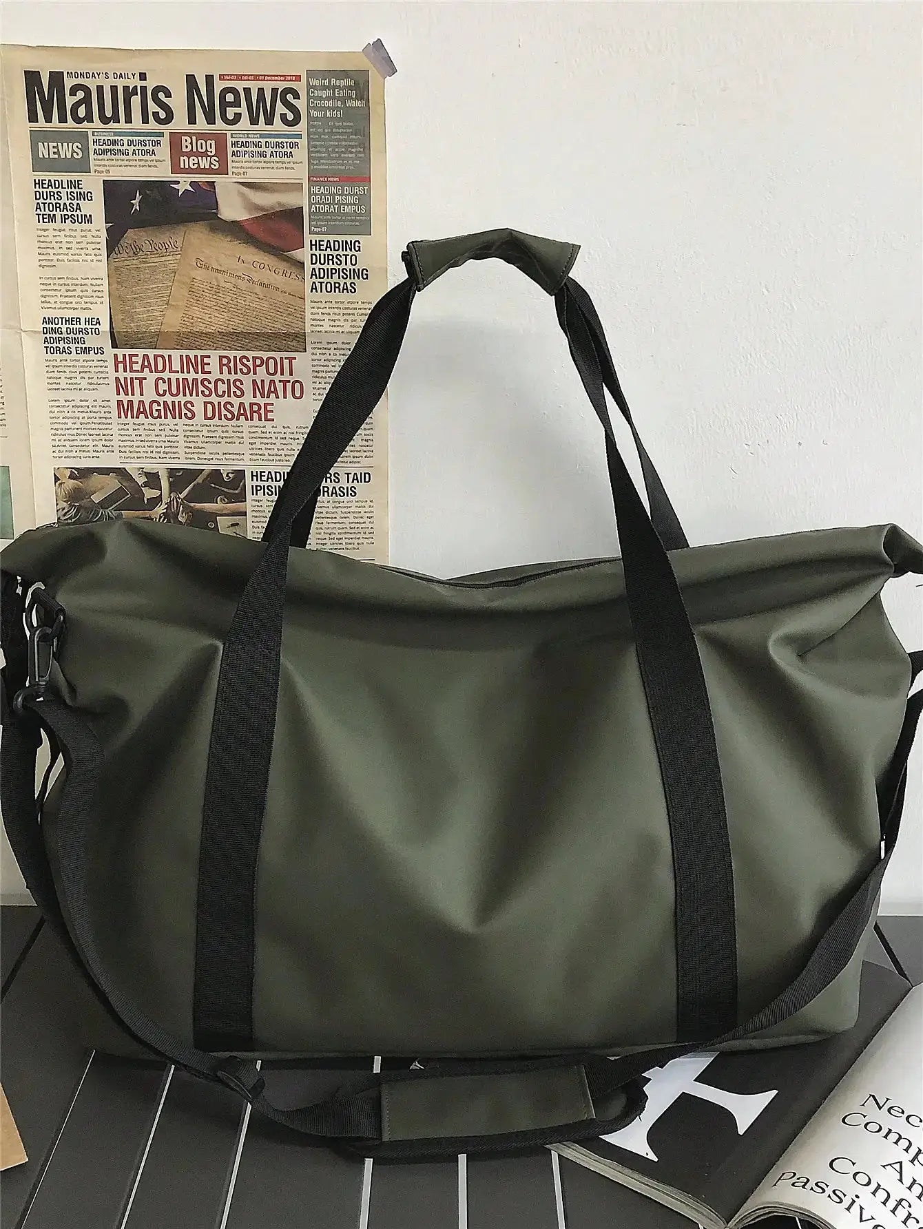 TravelLite Handheld Travel Bag Lightweight Nylon Large Capacity Sports and Fitness Luggage