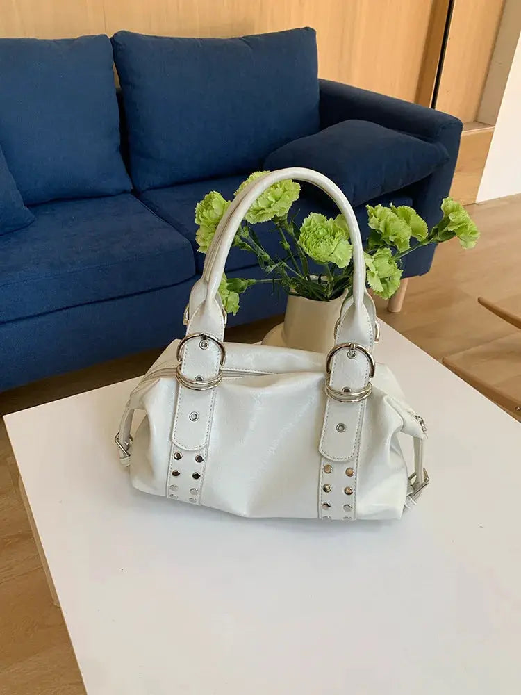 Shoulder bag in white PU leather with rivet straps and silver hardware