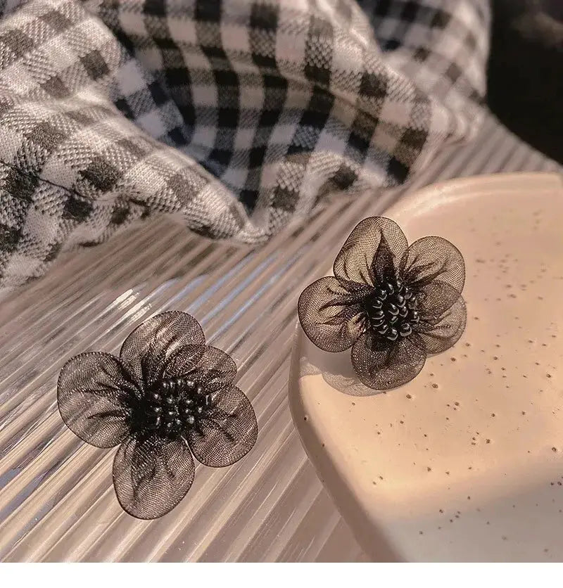 Black enamel flower earrings, lightweight and chic, 2-piece set.